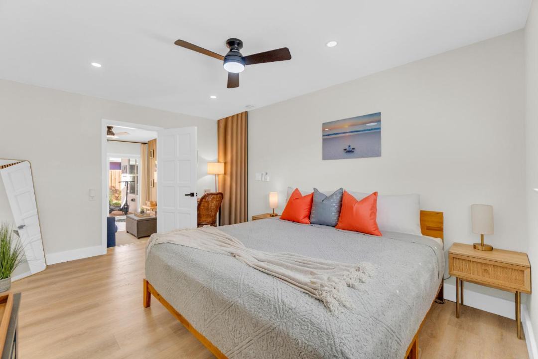Photo of Bedroom in Oakland Park