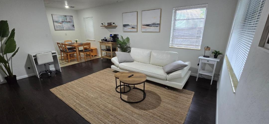 Photo of Livingroom in North Central Hollywood