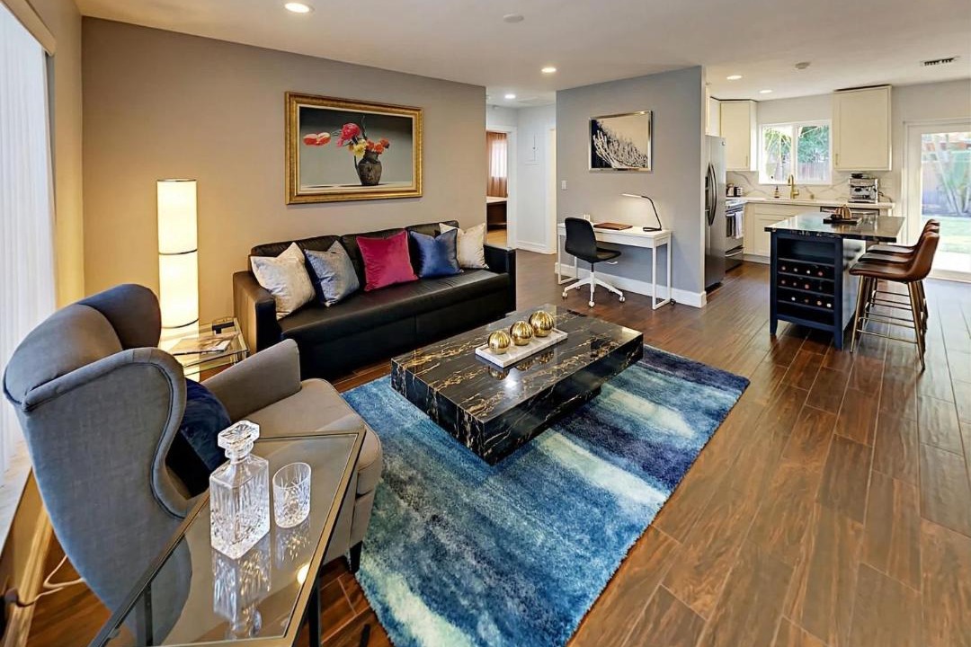 Photo of Livingroom in River Oaks