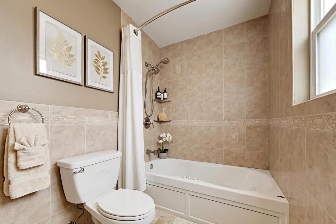 Photo of Bathroom in River Oaks