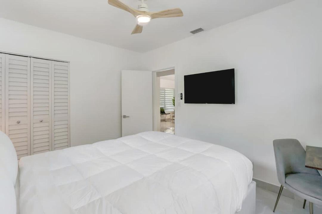 Photo of Bedroom in Hallandale Beach