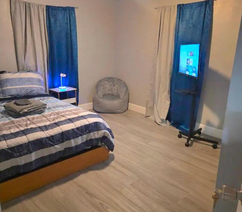 Photo of Bedroom in Lauderhill