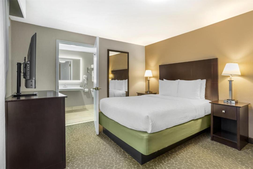 Photo of Bedroom in Fort Lee