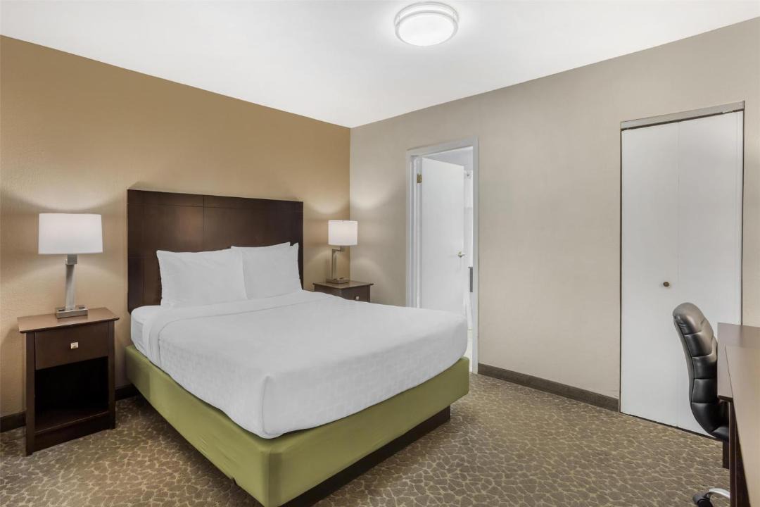 Photo of Bedroom in Fort Lee