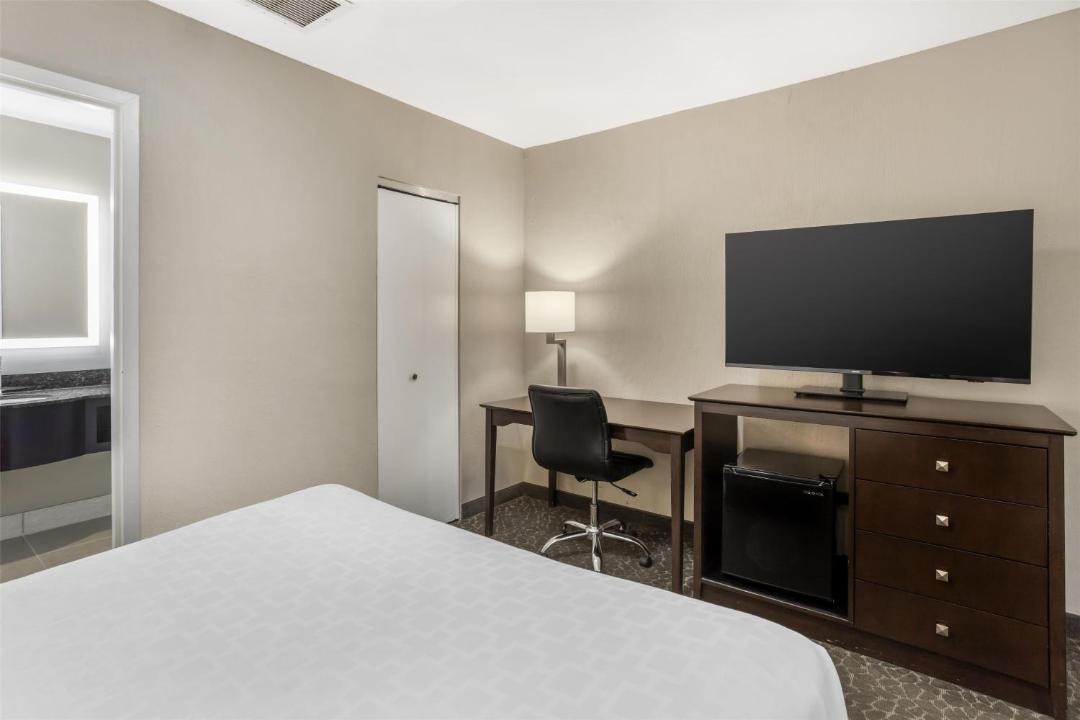 Photo of Bedroom in Fort Lee