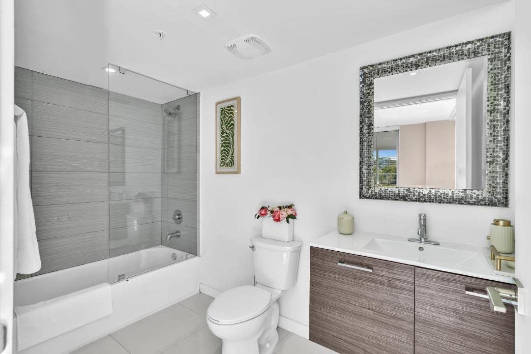 Photo of Bathroom in Bay Harbor Islands
