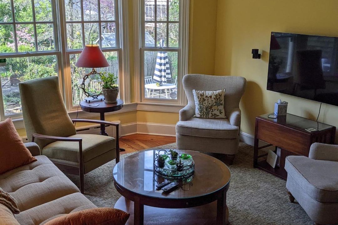 Photo of Livingroom in Historic District