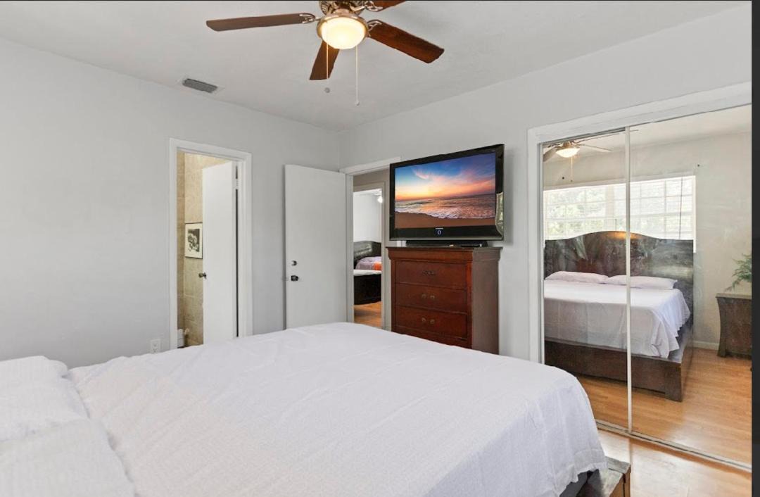 Photo of Bedroom in Miami Gardens