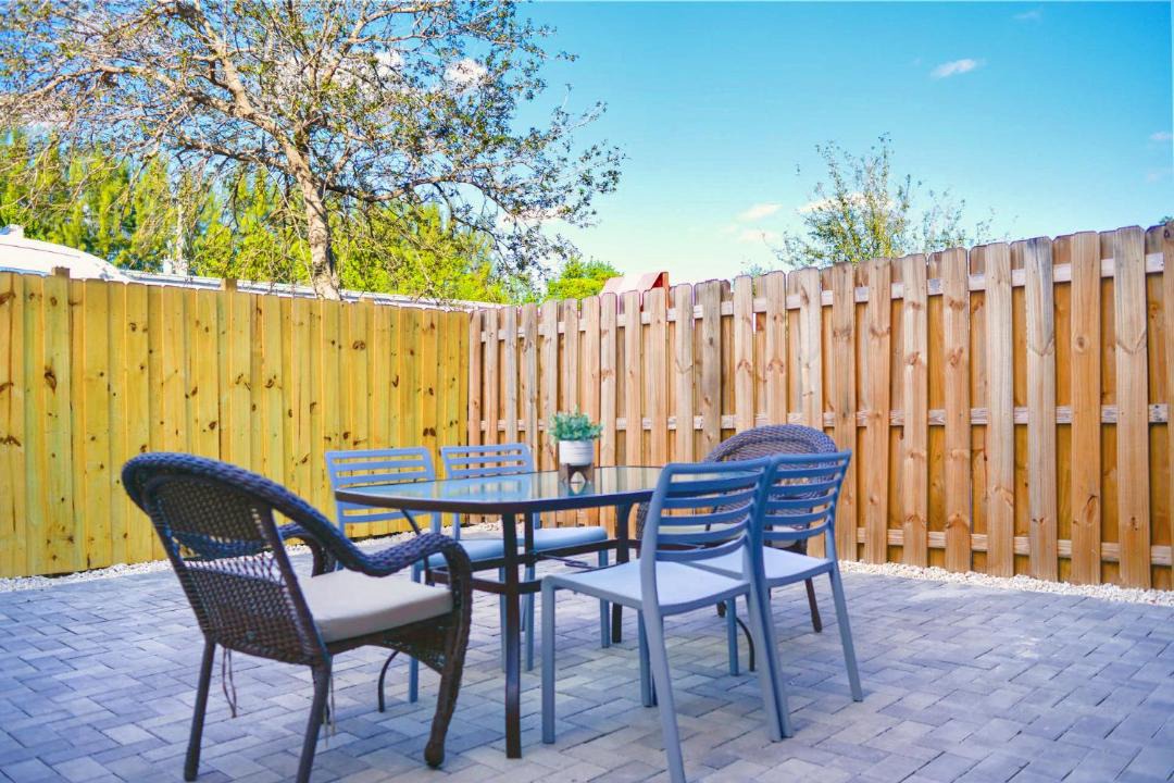 Photo of Patio Balcony in Golden Glades
