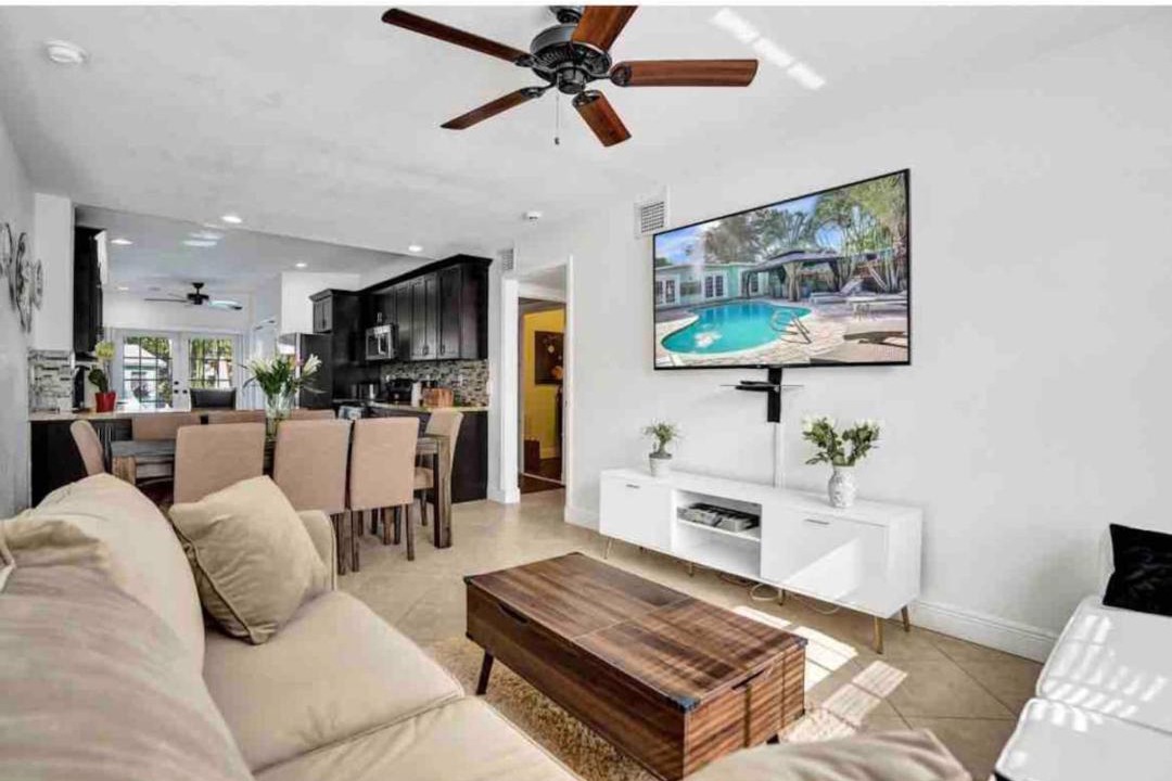 Photo of Livingroom in Central Fort Lauderdale