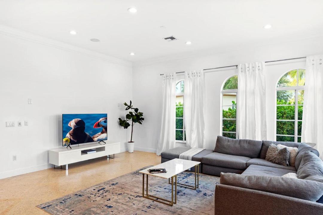 Photo of Livingroom in South Lake
