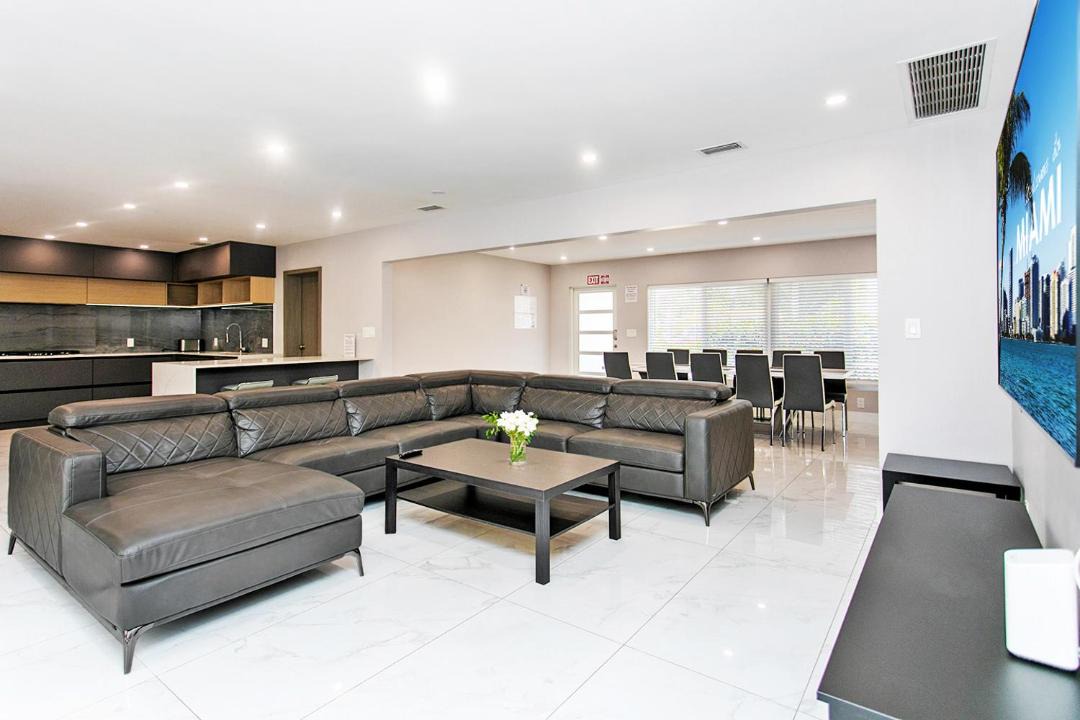 Photo of Livingroom in Hollywood Lakes