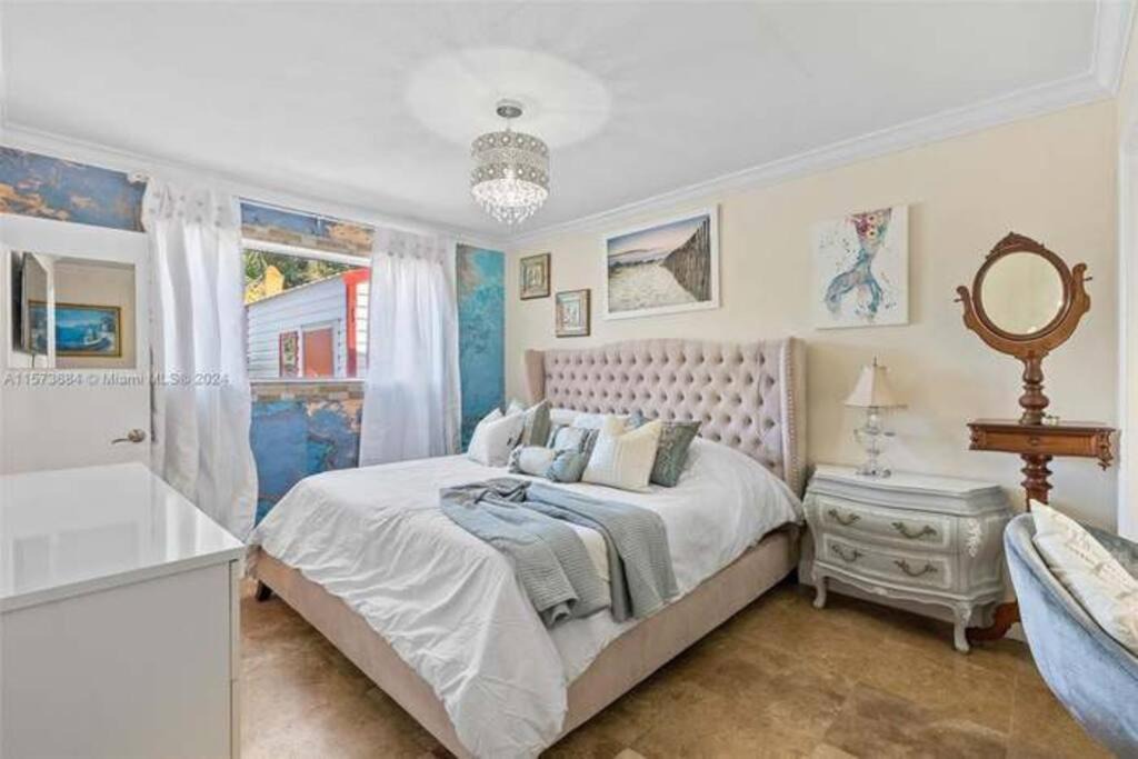 Photo of Bedroom in Hallandale Beach