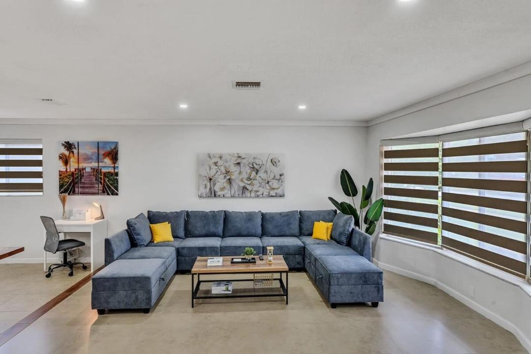 Photo of Others in Hollywood Hills