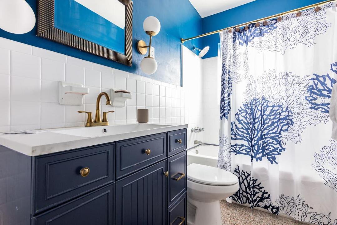 Photo of Bathroom in Royal Poinciana