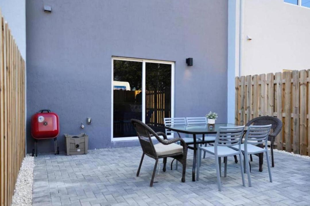 Photo of Patio Balcony in Golden Glades