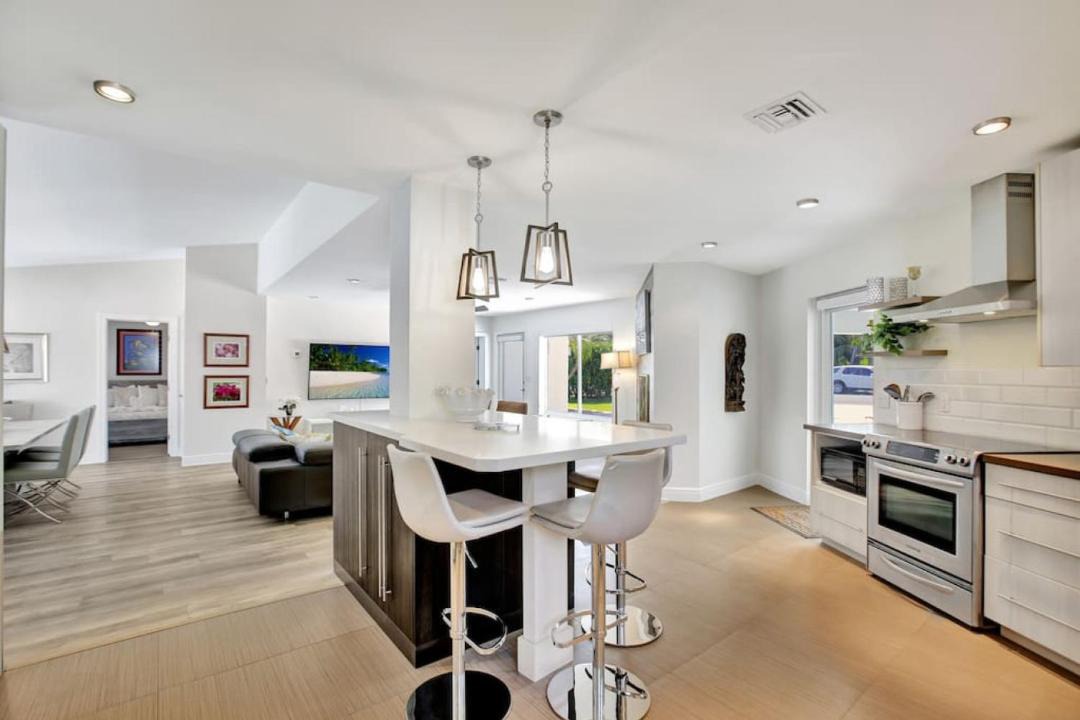 Photo of Others in Poinsettia Heights