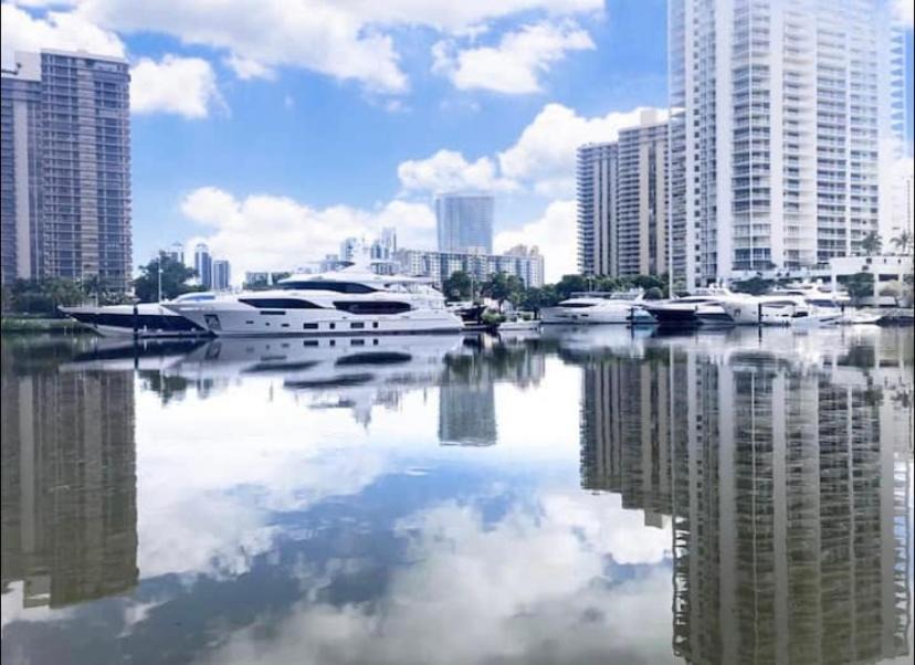 Photo of Others in Aventura
