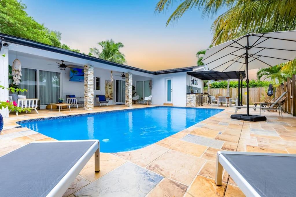 Photo of Outdoor in Hallandale Beach