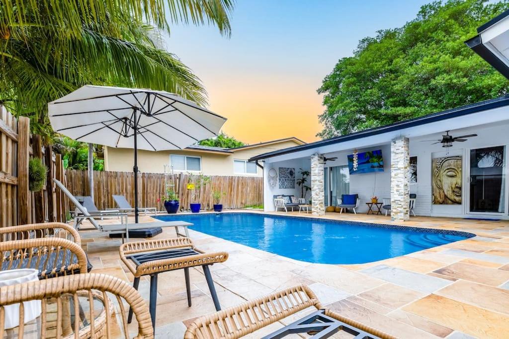 Photo of Outdoor in Hallandale Beach
