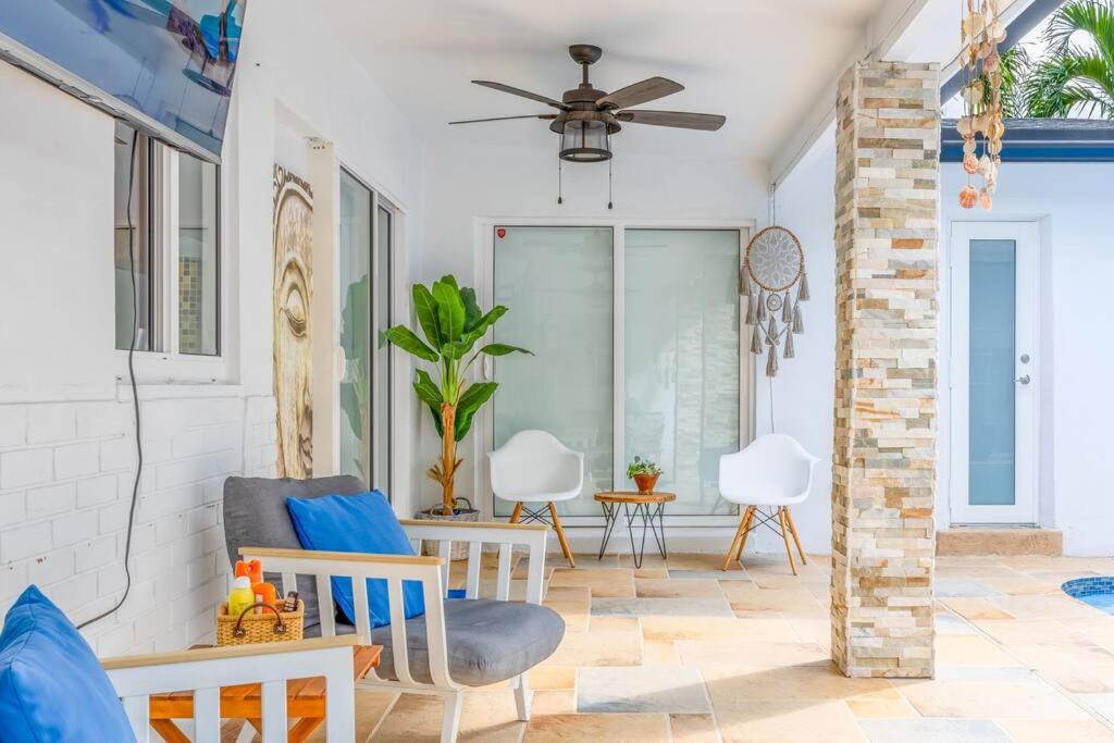 Photo of Livingroom in Hallandale Beach