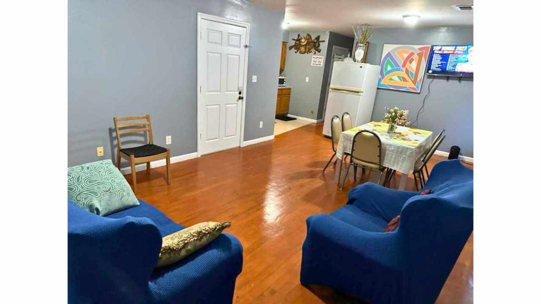 Photo of Livingroom in Newark