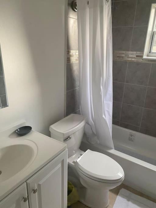 Photo of Bathroom in Oakland Park