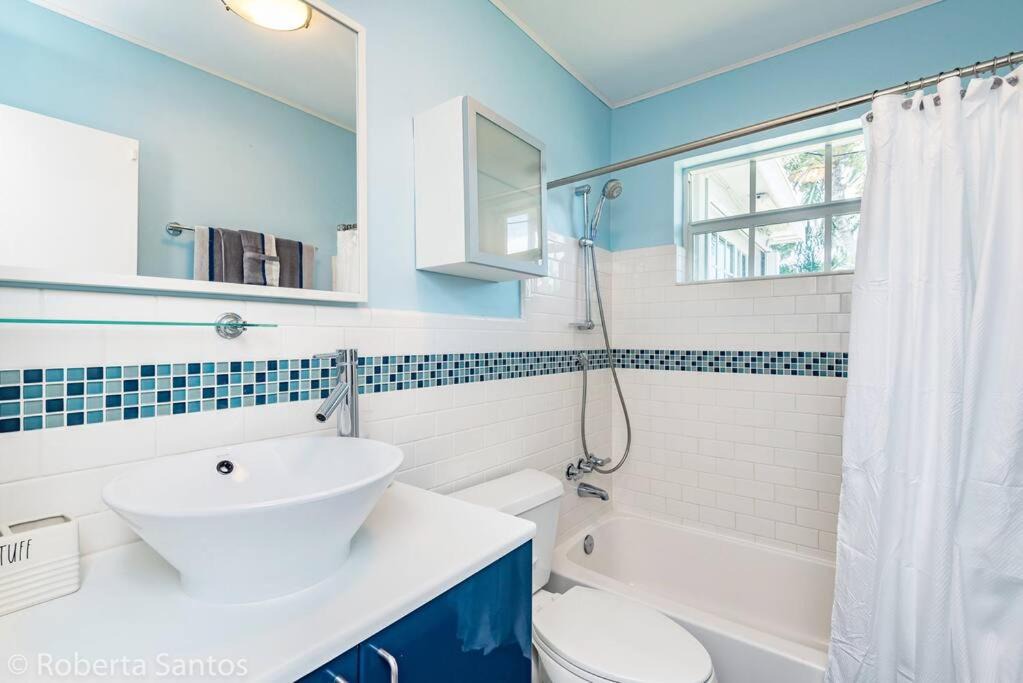 Photo of Bathroom in Hollywood Lakes