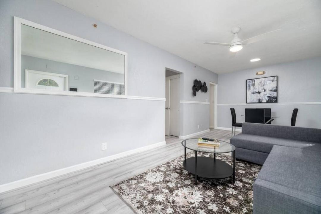 Photo of Livingroom in Lake Ridge