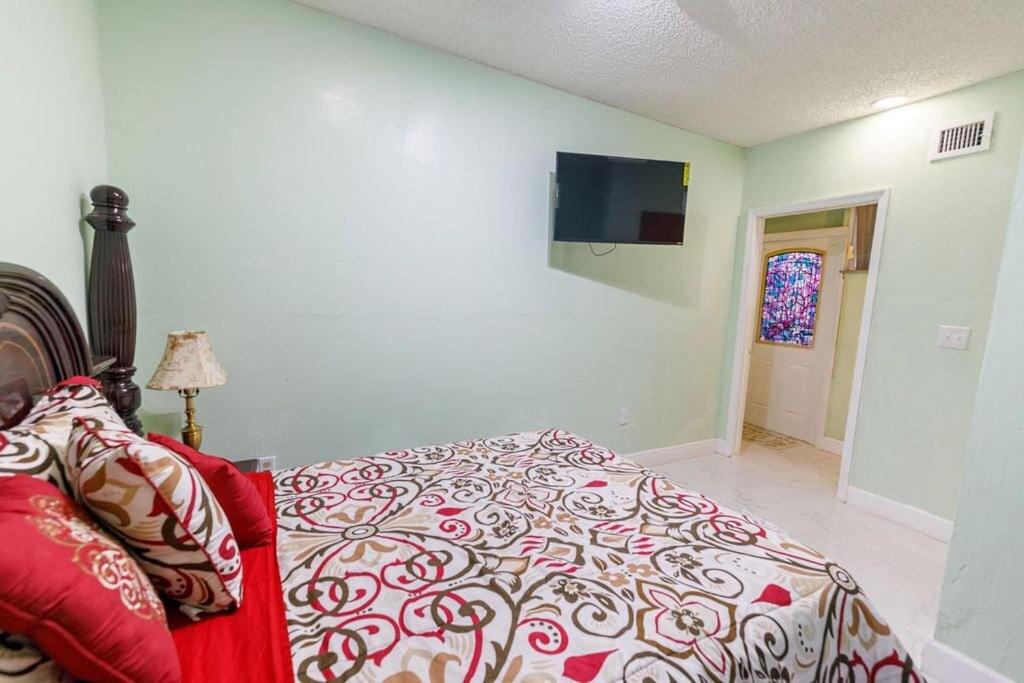 Photo of Bedroom in Golden Glades