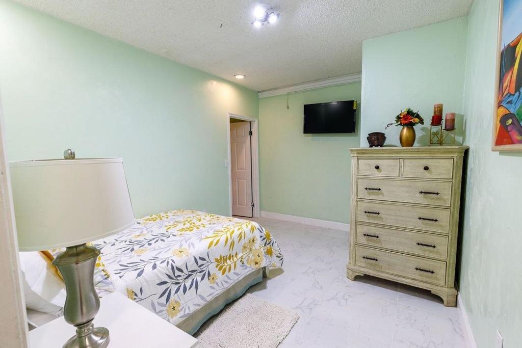 Photo of Bedroom in Golden Glades