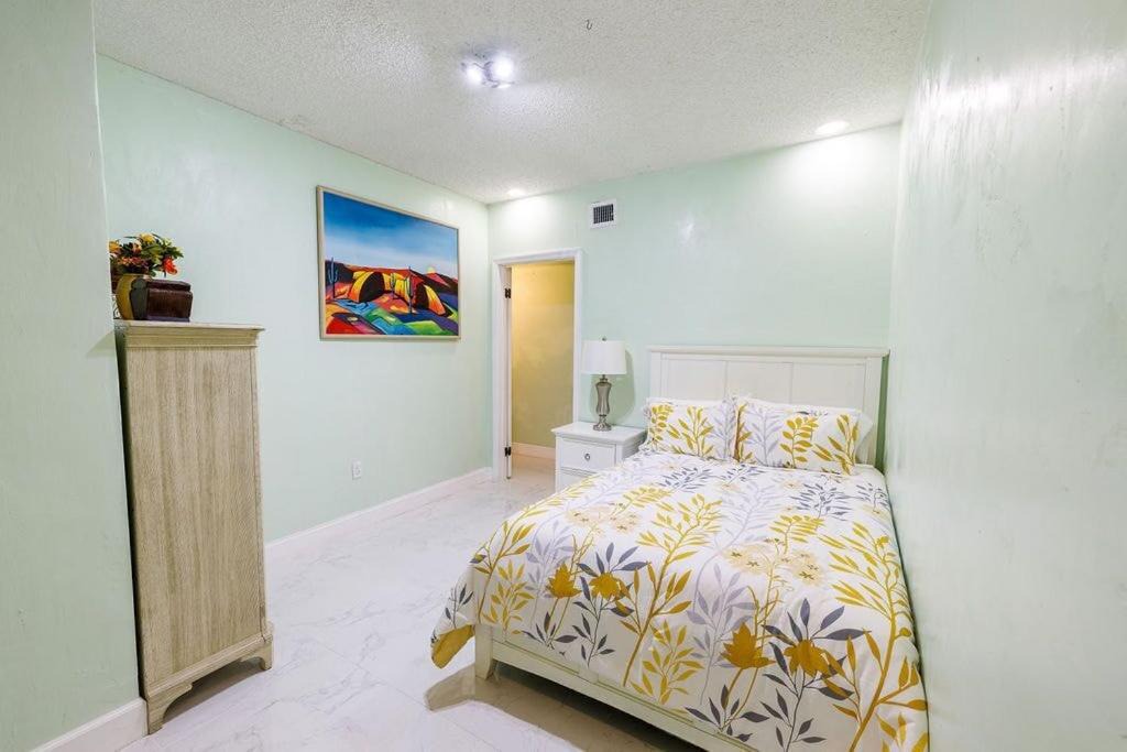 Photo of Bedroom in Golden Glades