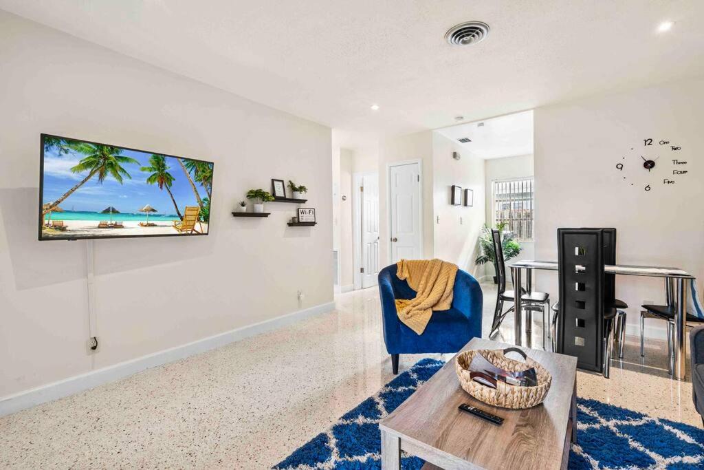 Photo of Livingroom in Central Fort Lauderdale
