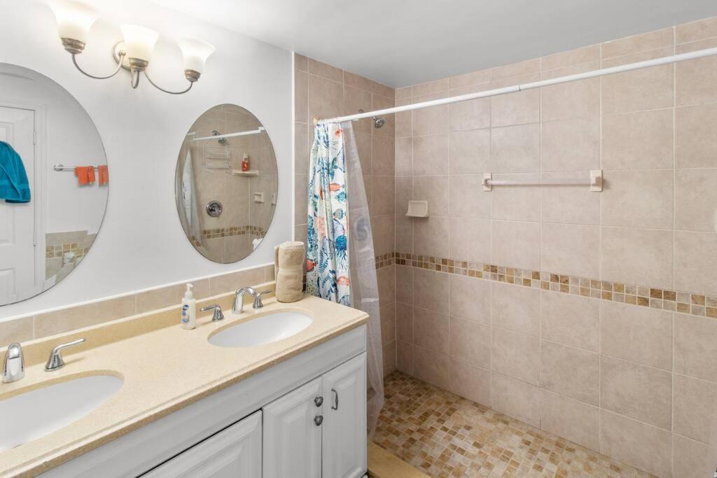 Photo of Bathroom in North Central Hollywood