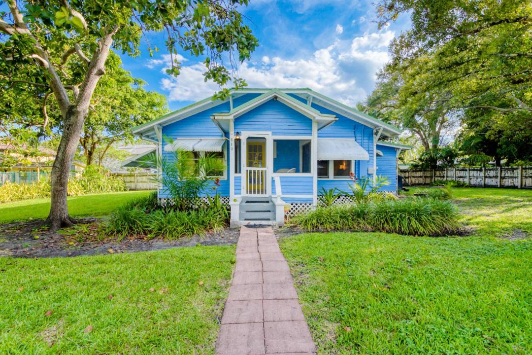 Photo of Buildings in Tarpon River
