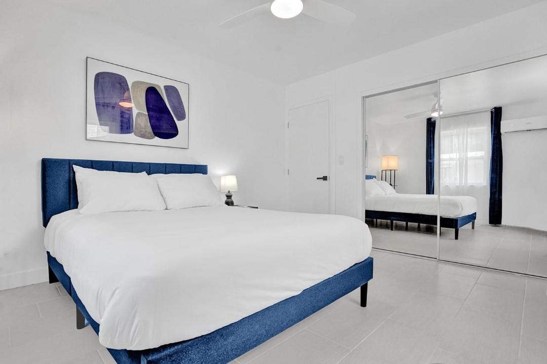 Photo of Bedroom in Hallandale Beach