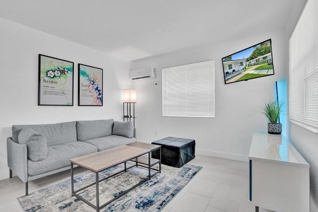 Photo of Livingroom in Hallandale Beach