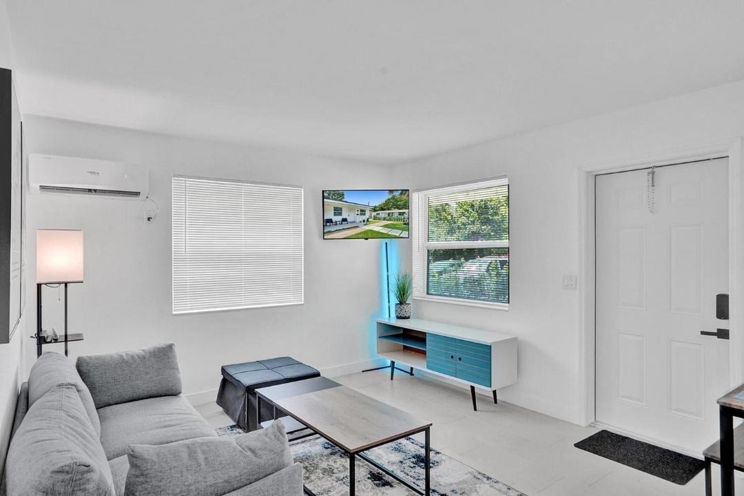Photo of Livingroom in Hallandale Beach