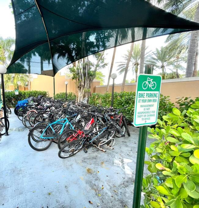 Photo of Others in Aventura