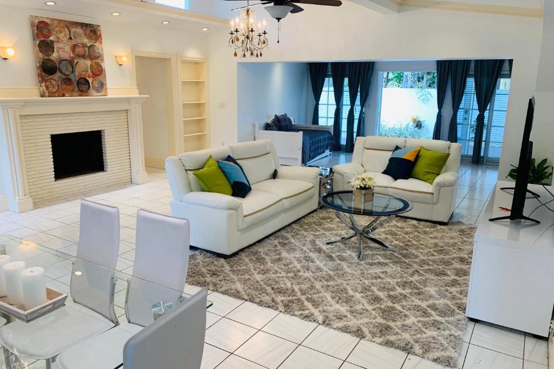 Photo of Livingroom in Lauderdale Beach