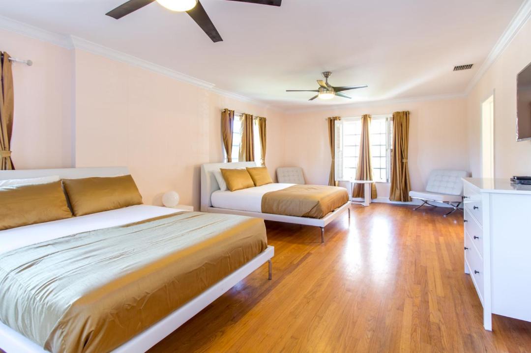 Photo of Bedroom in Hollywood Lakes