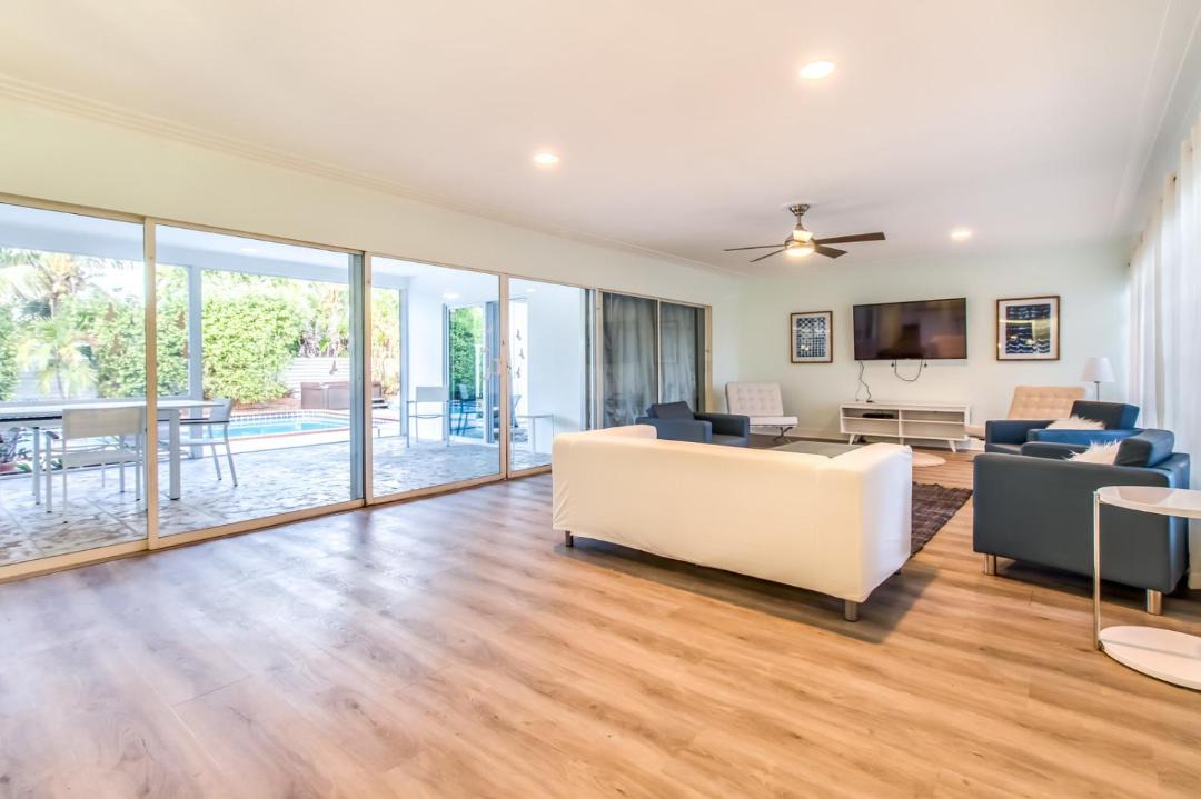 Photo of Livingroom in Hollywood Lakes