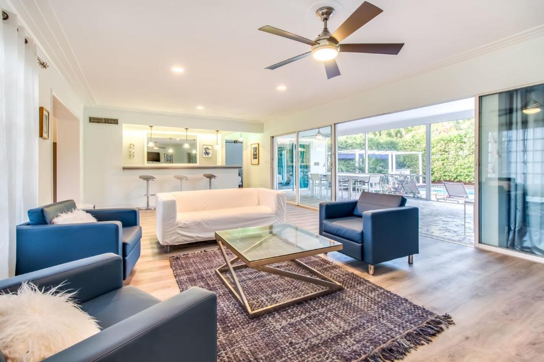Photo of Livingroom in Hollywood Lakes