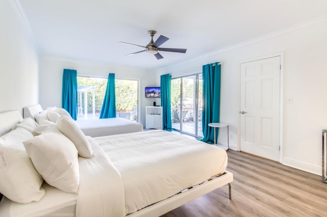 Photo of Bedroom in Hollywood Lakes