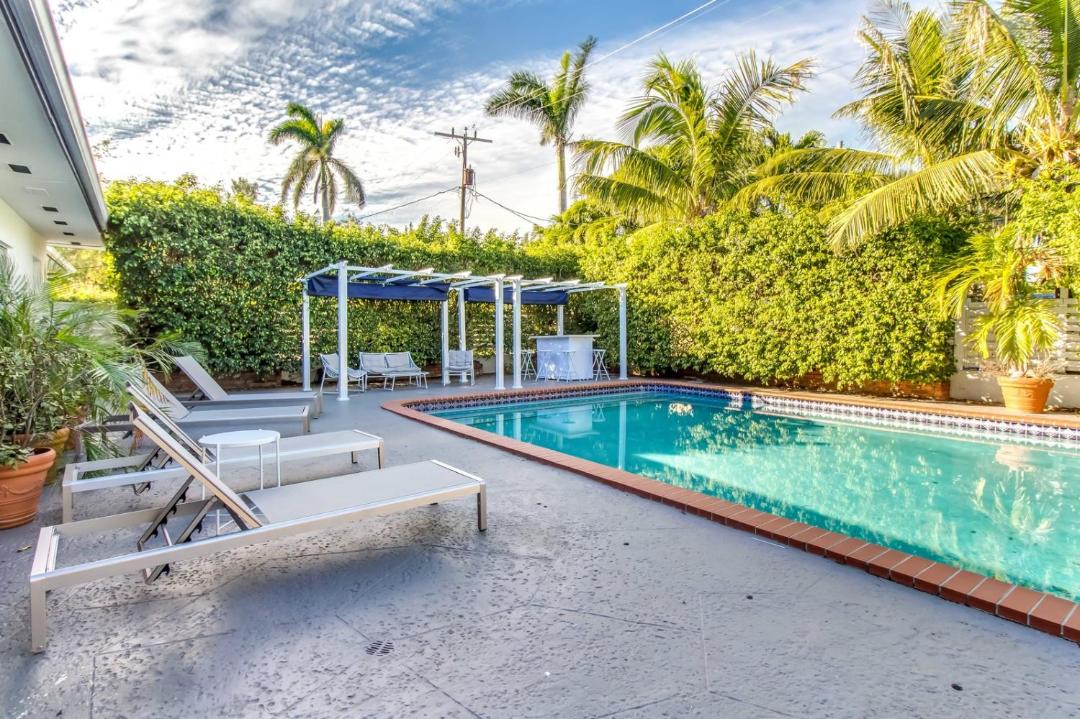 Photo of Outdoor in Hollywood Lakes