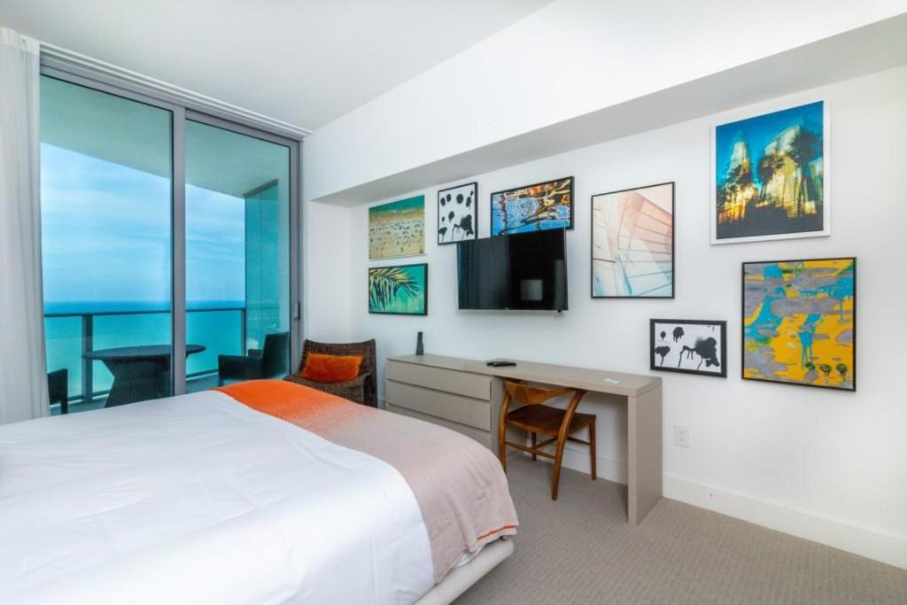 Photo of Bedroom in Hollywood South Central Beach