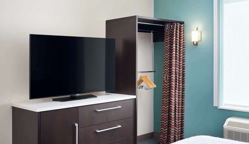 Suite, 1 King Bed, Accessible
