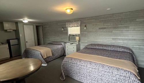 Family Room, Multiple Beds