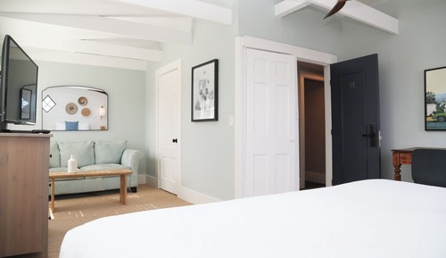 Deluxe Room, 1 King Bed, Balcony
