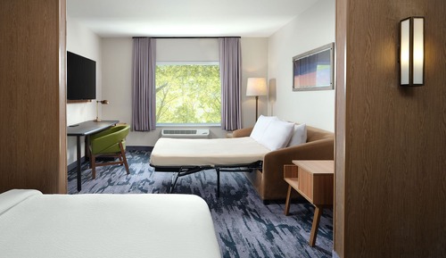 Suite, Multiple Beds, Roll-in Shower